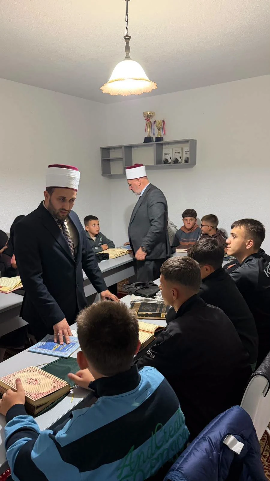 Nxënësit e Xhamisë së Re të fshatit Pallçisht i Poshtëm, kaluan me sukses provimin e Hatmes së Kur’anit.